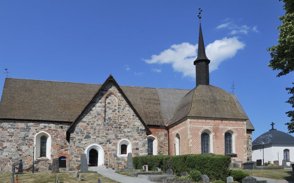 Frötuna kyrka